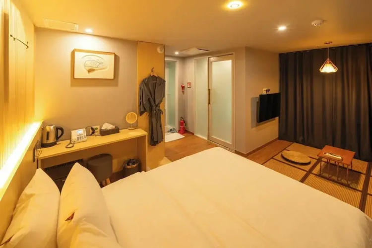 Shinchon Mayven Hotel