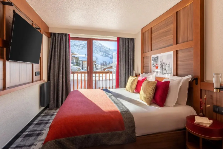 Deluxe Family room with balcony