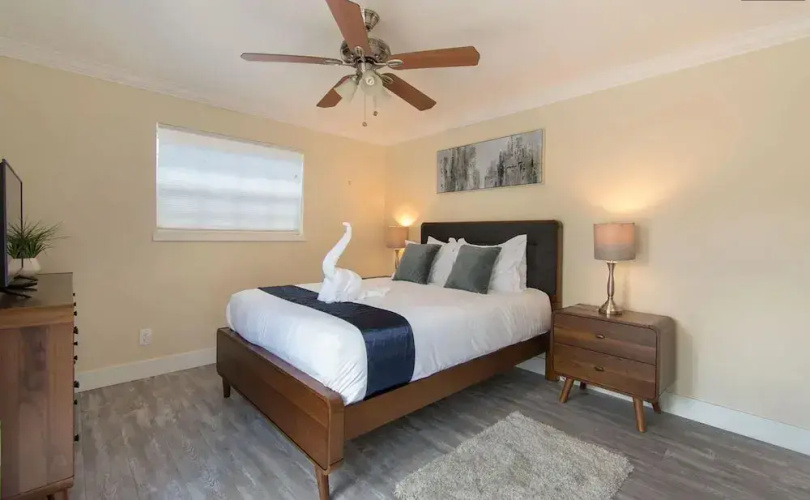 Sunlit Escape 3BR 2BA w Private Pool Backyard