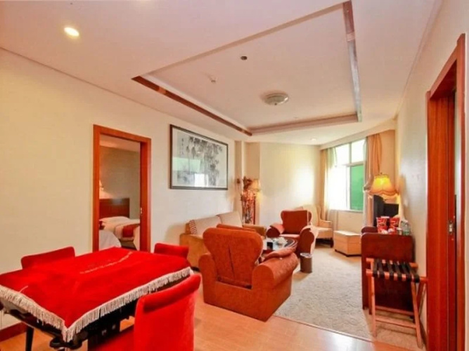 KMC Holiday Hotel