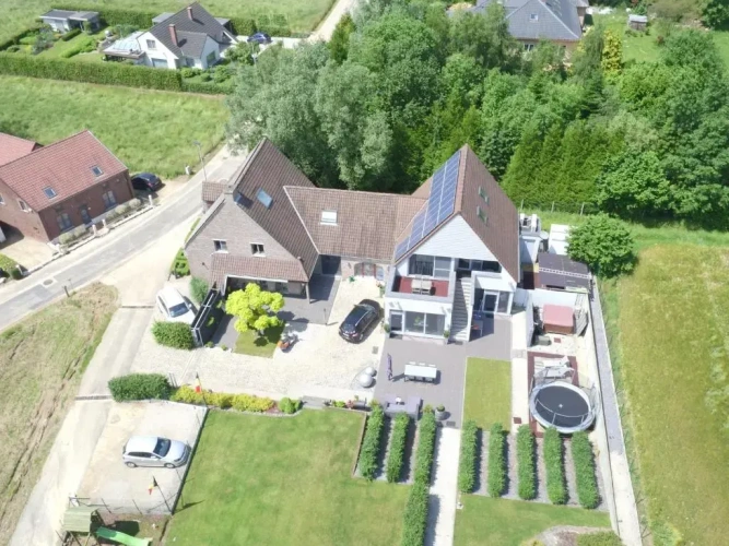 3 Bedrooms Cottage