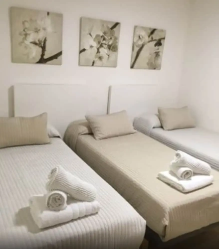 Standard Triple room