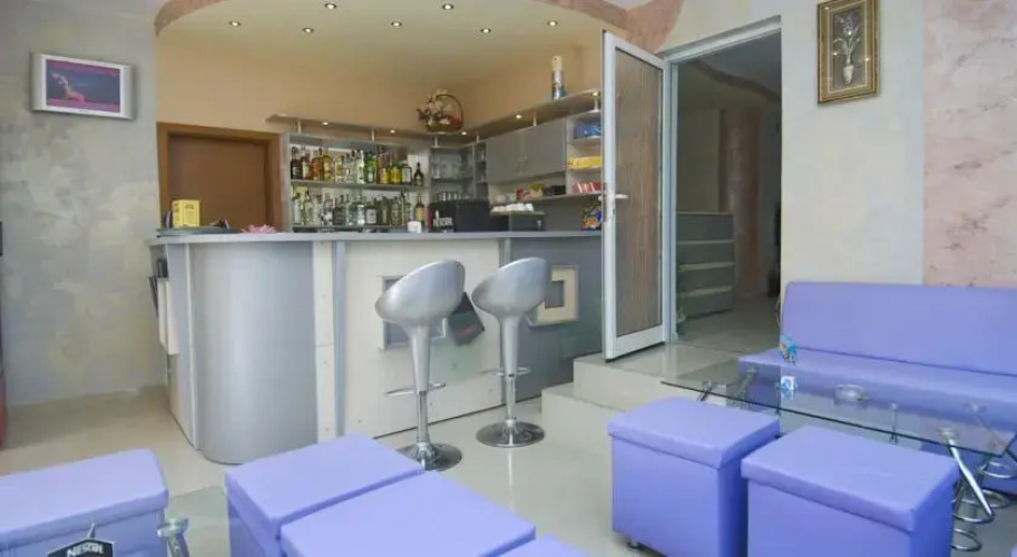 Vromos Guest House