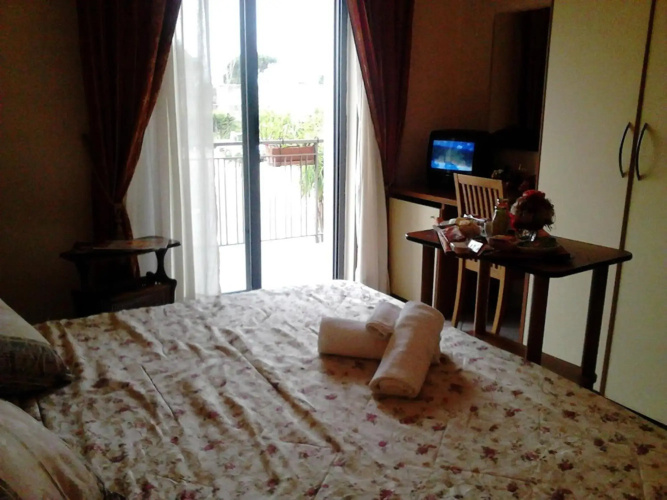 Hotel Happy Days