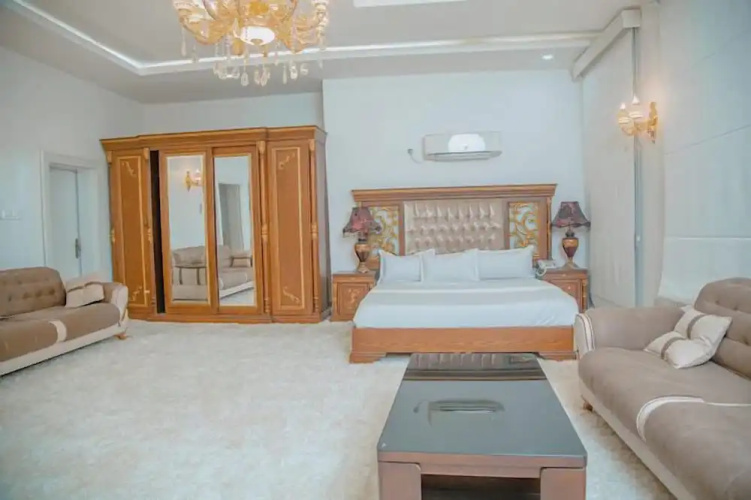 Sakasa Hotel and Suites