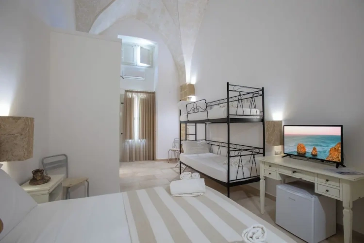 Classic Quadruple room