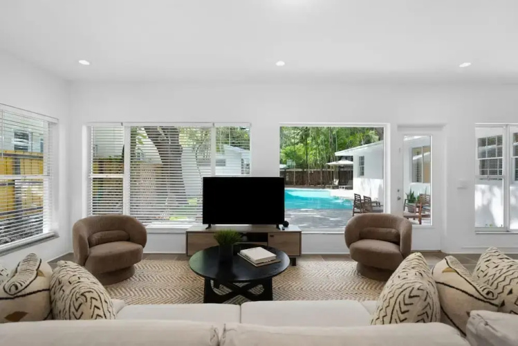 Memory Lane - Family Home With Pool