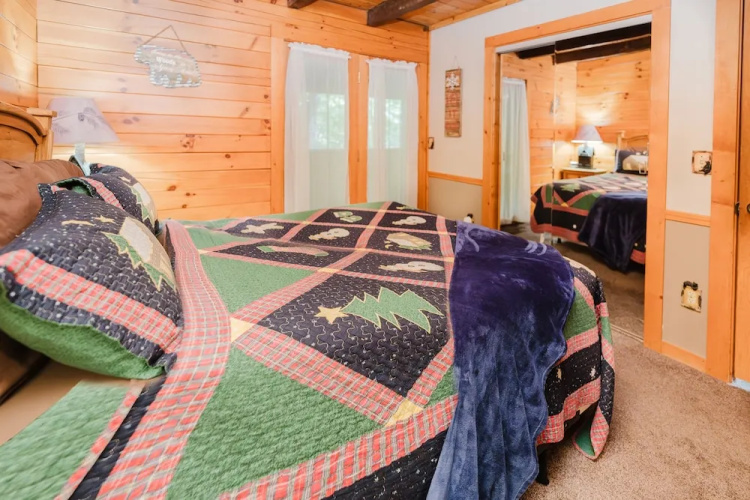 Always Christmas 2 Bedroom Cabin by RedAwning