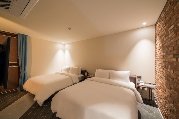 Quadruple Suite