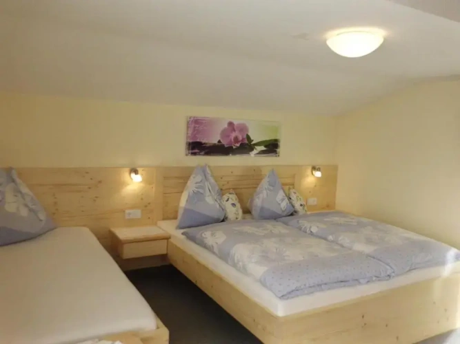 4 Bedrooms Apartment