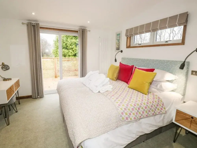 2 Meadow Retreat