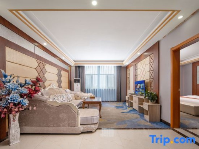 Deluxe Suite