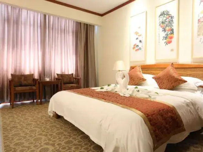 Heyday China Hotel(普定盛世中华大酒店)
