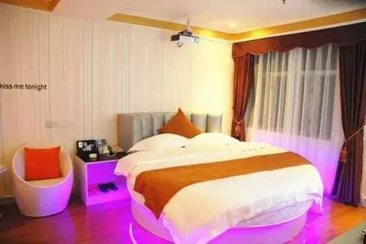 Yulongting Cinema Hotel