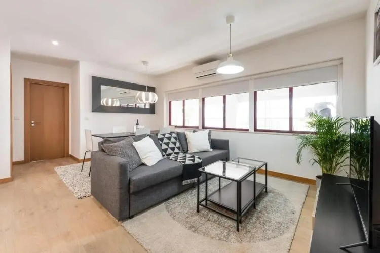 3 Bedrooms Apartment