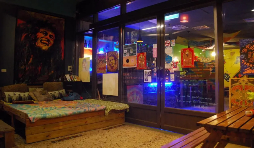 Dulan The Travel Bug Bistro Inn