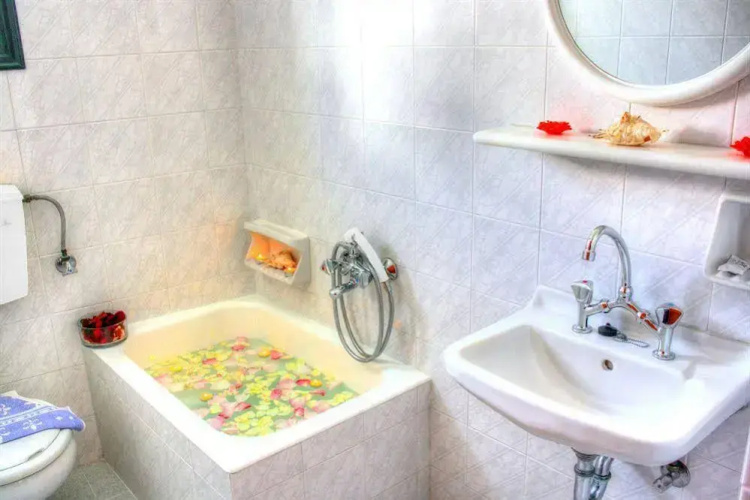 Eleni Rooms
