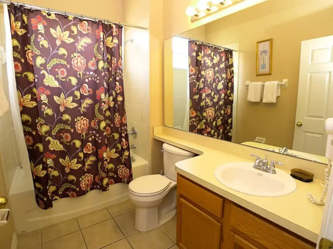 4 BED Pool Home ON Golf Community