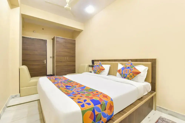 Fabhotel Pearl Square