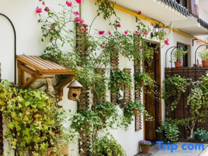 Huage Hostel