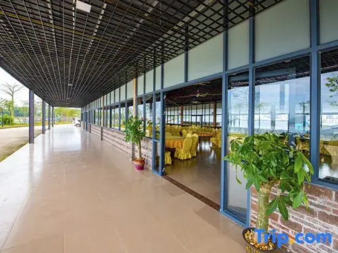 Yangchun Yunshan Green Lake Hot Spring Homestay
