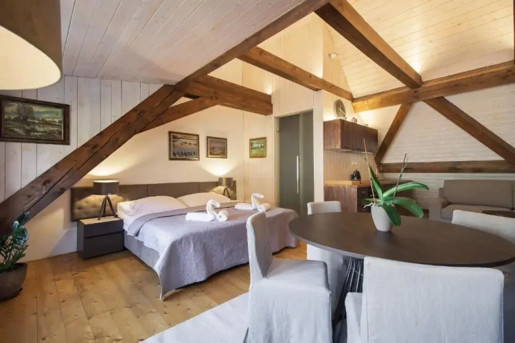 Standard Triple room