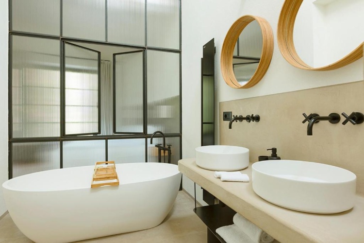 Suite with balcony