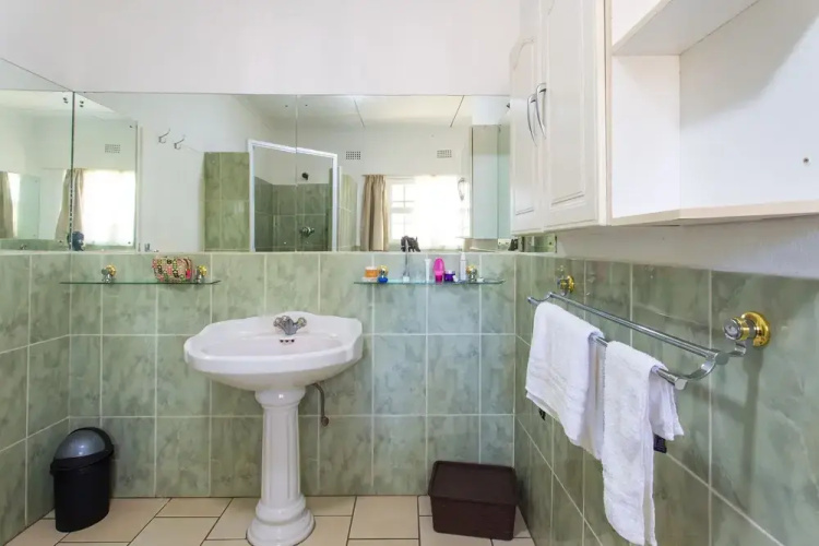 Adlib Executive Lodge