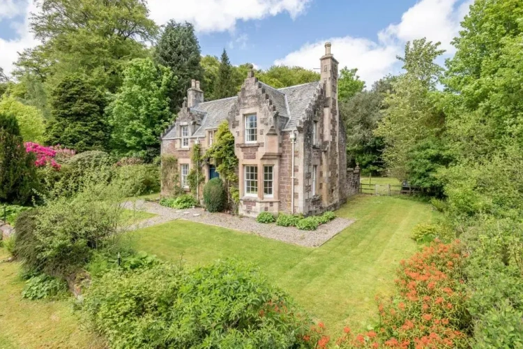2 Bedrooms Cottage