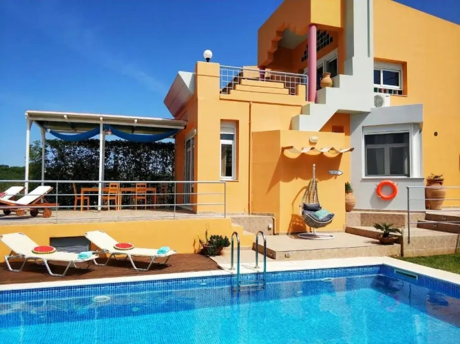 3 Bedrooms Villa