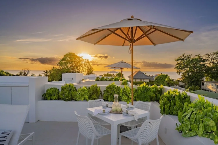 2 Bedrooms Standard room with partial ocean view