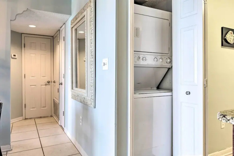 Beachfront Condo With Balconies & Pool Access!