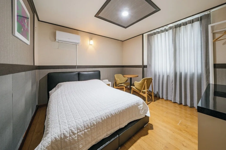 Standard Double room with city view