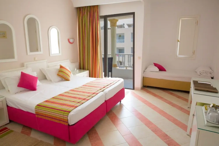 Standard Twin room with balcony and with garden view