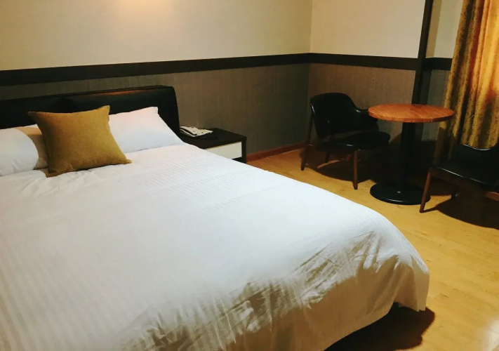 B Hotel