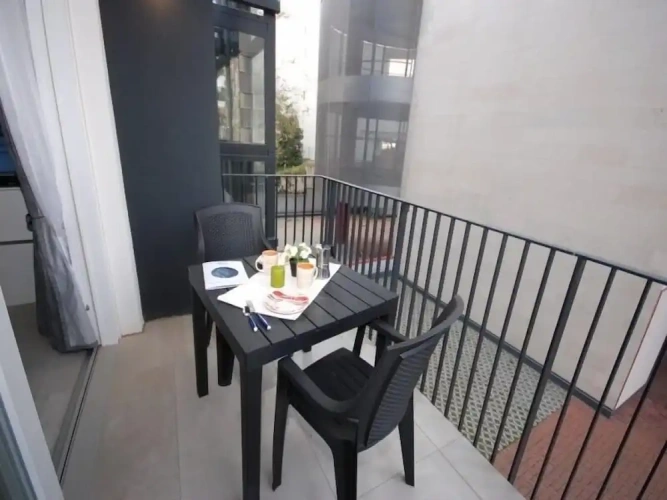 2 Bedrooms Apartment