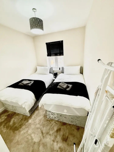 Remarkable 3-bed House in Reading