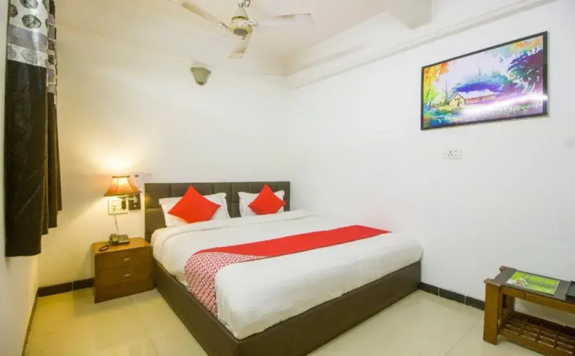 Hotel Silver Inn by OYO