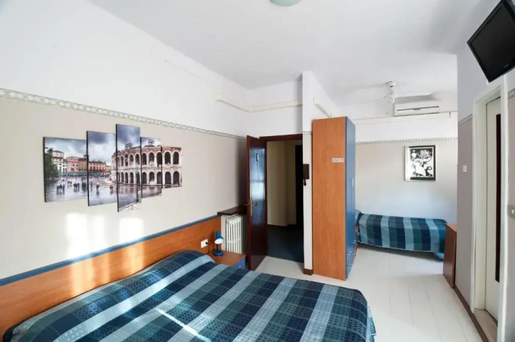 Standard Triple room