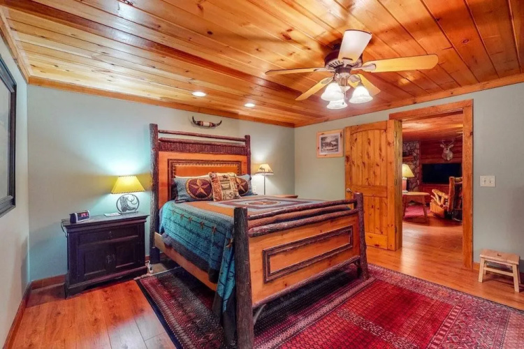 Cowboy Cabin on Stanley Creek