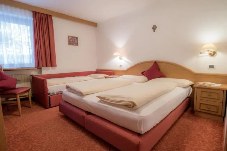 Standard Triple room