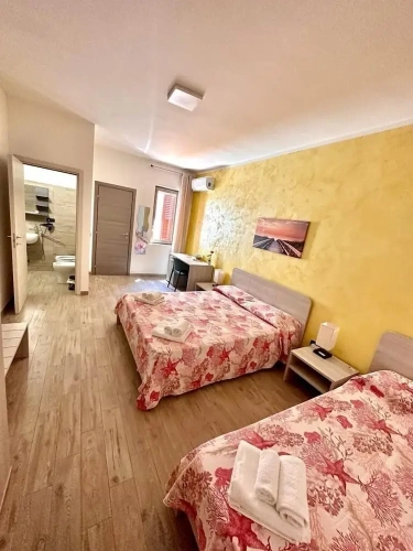 Standard Triple room