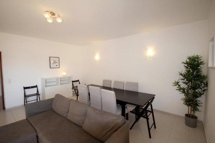 5 Bedrooms Cottage
