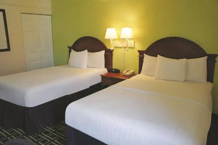 La Quinta Inn & Suites By Wyndham Tulsa Central