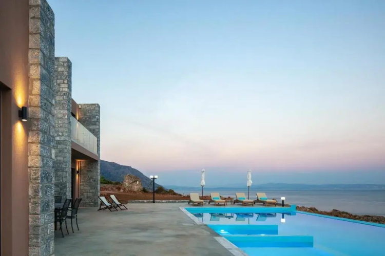 Seafront elegant villa, with infinity pool & devine views!