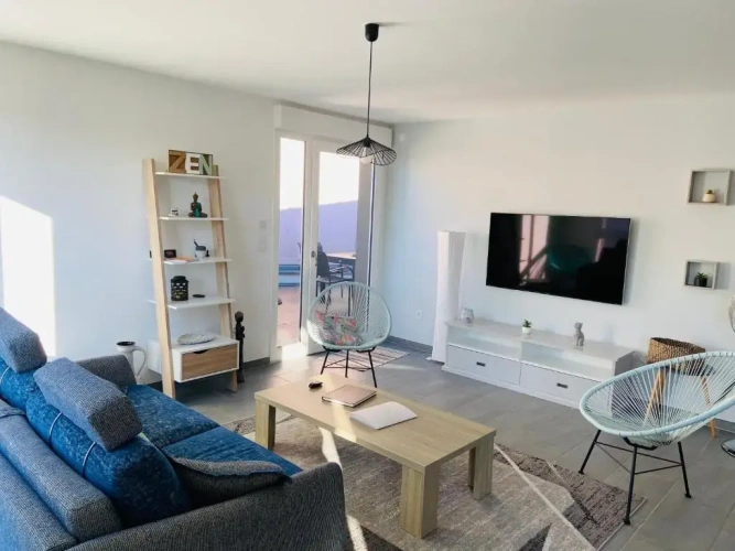 2 Bedrooms Apartment