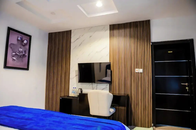 El Elyon Hotel and Suites