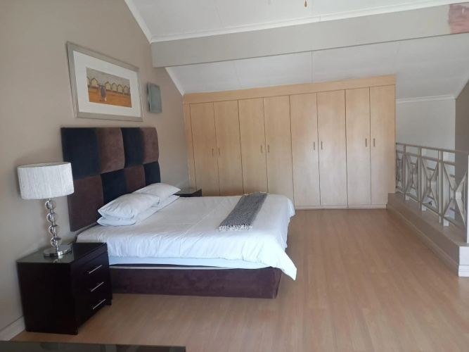 Mount Royal 31 - Large 1 bed with balcony