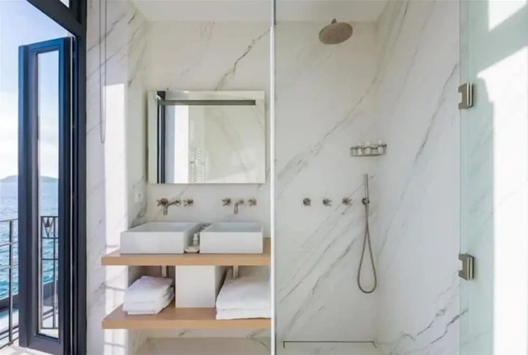 Deluxe room with balcony and with sea view
