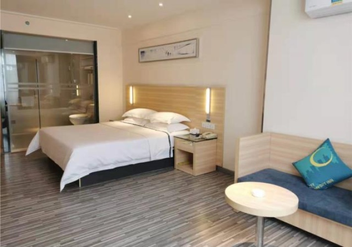 Standard Double room with street view